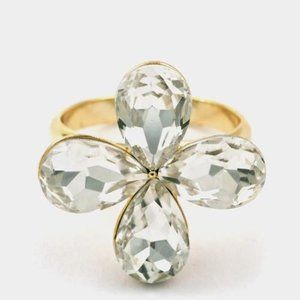 a flower colored stone ring